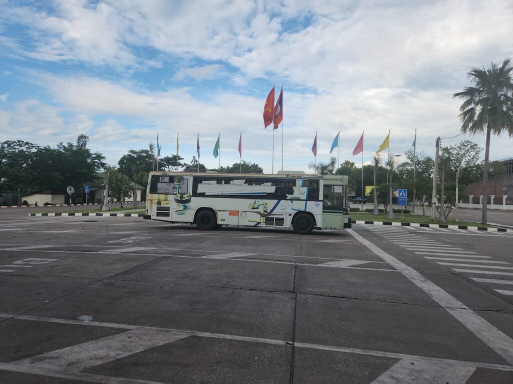 travel Xieng khouang to nong khai