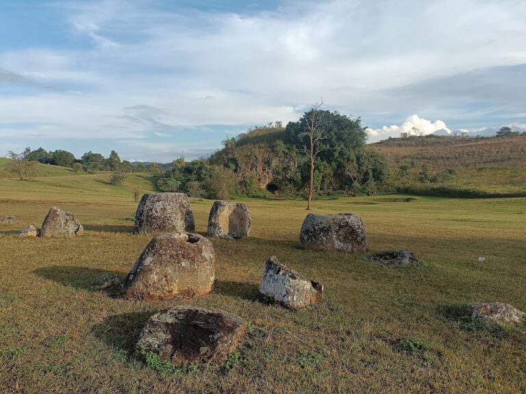 Private tour Luang prabang to Plain of jars and Vientiane