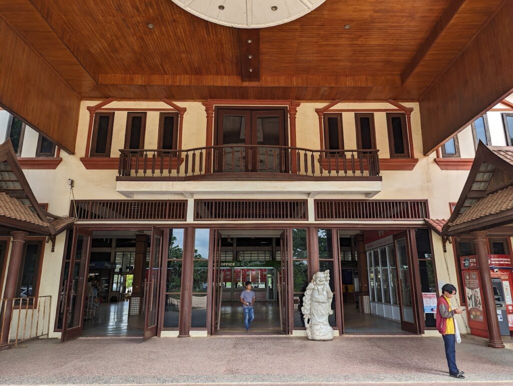 How to get to vang vieng from Vientiane